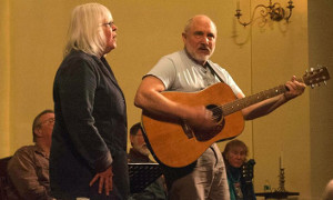 Steve & Shirl sing 'That_Old_Banjo'